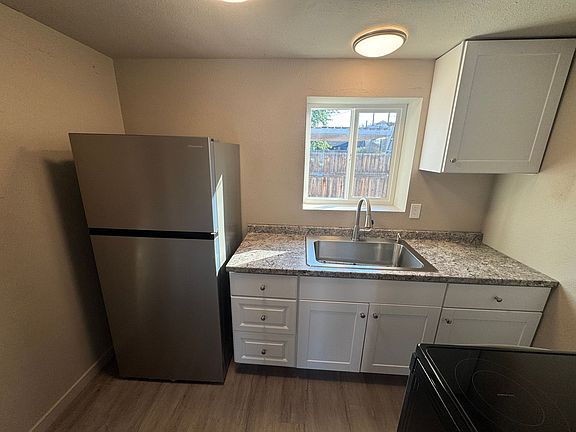 3rd image of 308 S Fir St #2