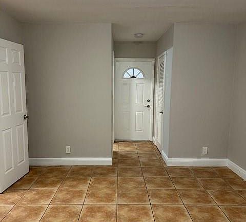5th image of 1440 Miami Rd APT 9
