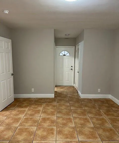 1440 Miami Rd #9 — Photo 5