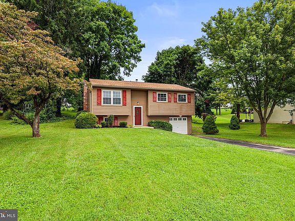3rd image of 182 Claremont Dr