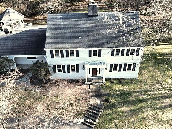 3rd image of 800 Sycamore Ln