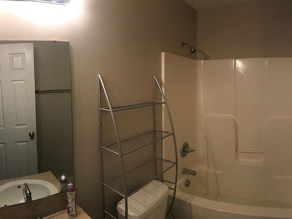 3rd image of 726 Murphy St APT A