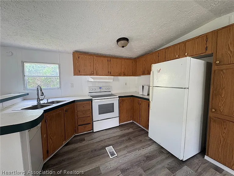 6635 Old Orchard Ave — Photo 7
