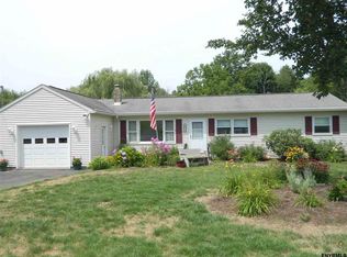 29 Pineview Pl, Melrose, NY 12121