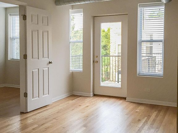 3rd image of 2537 W Leland Ave #C10