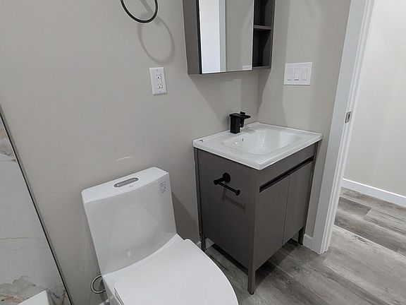 5th image of 4995 W Thompson St #2R