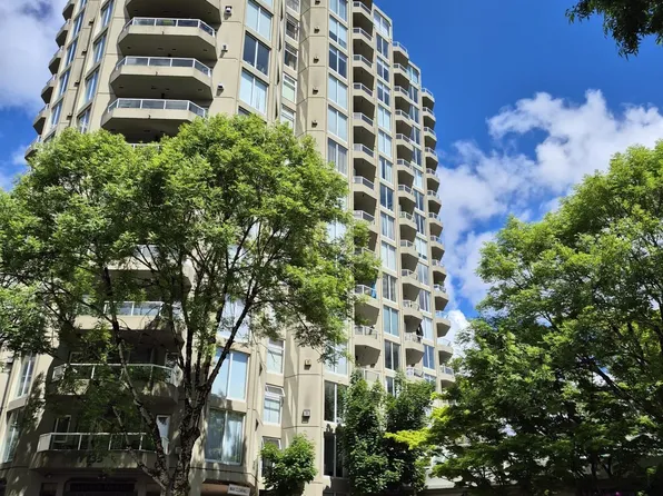 1135 Quayside Dr #401, New Westminster, BC V3M 6J4