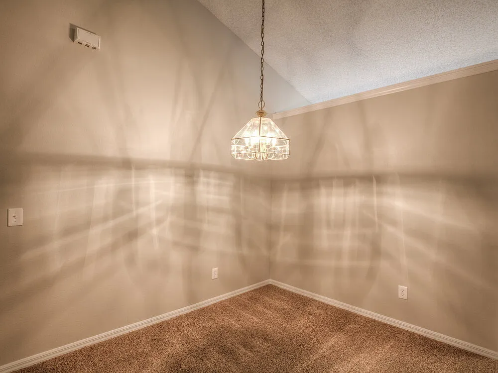 3 bed, 2.0 bath, 1598 sqft, $3,390 — Photo 3