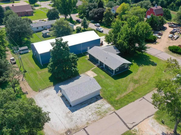 522 N Derby Ave, Giltner, NE 68841