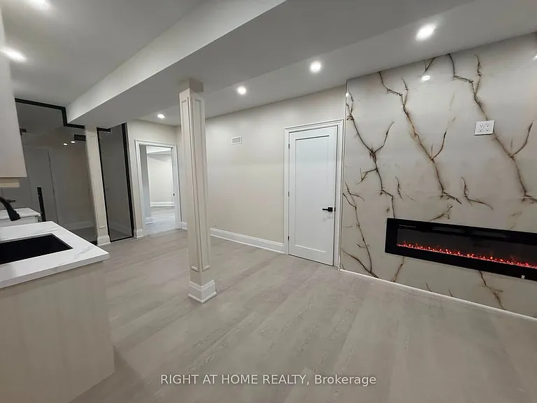 2 Chesney Cres #A — Photo 7
