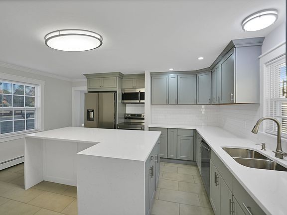 4th image of 245 Wareham Rd