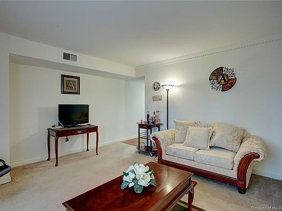 3rd image of 66 Towne Square Dr
