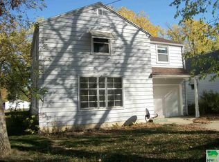 338 Spruce St, Cherokee, IA 51012