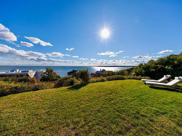 13 Aqua Dr, Southampton, NY 11968