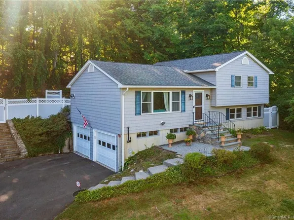 28 Saddle Rock Road, Danbury, CT 06811