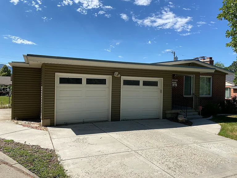 2250 Bryan Cir — Photo 2