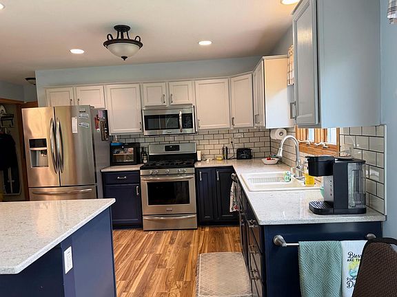 3rd image of 732 Sunnyview DRIVE