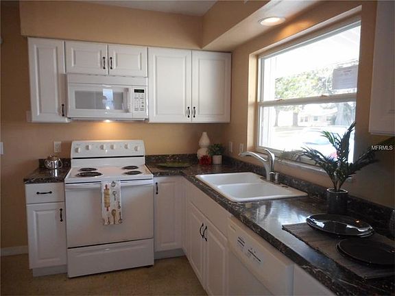 3rd image of 1441 Thames Ln