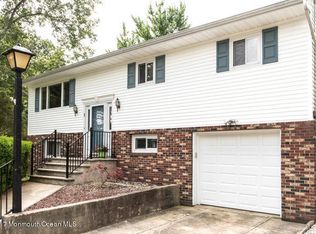 1 Berkshire Ct, Jackson, NJ 08527