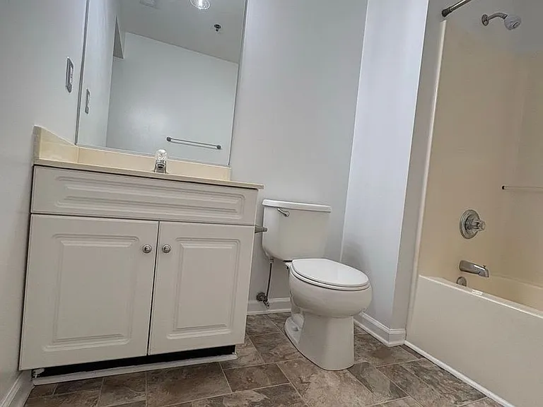 2204 Lesner Cres #200 — Photo 20