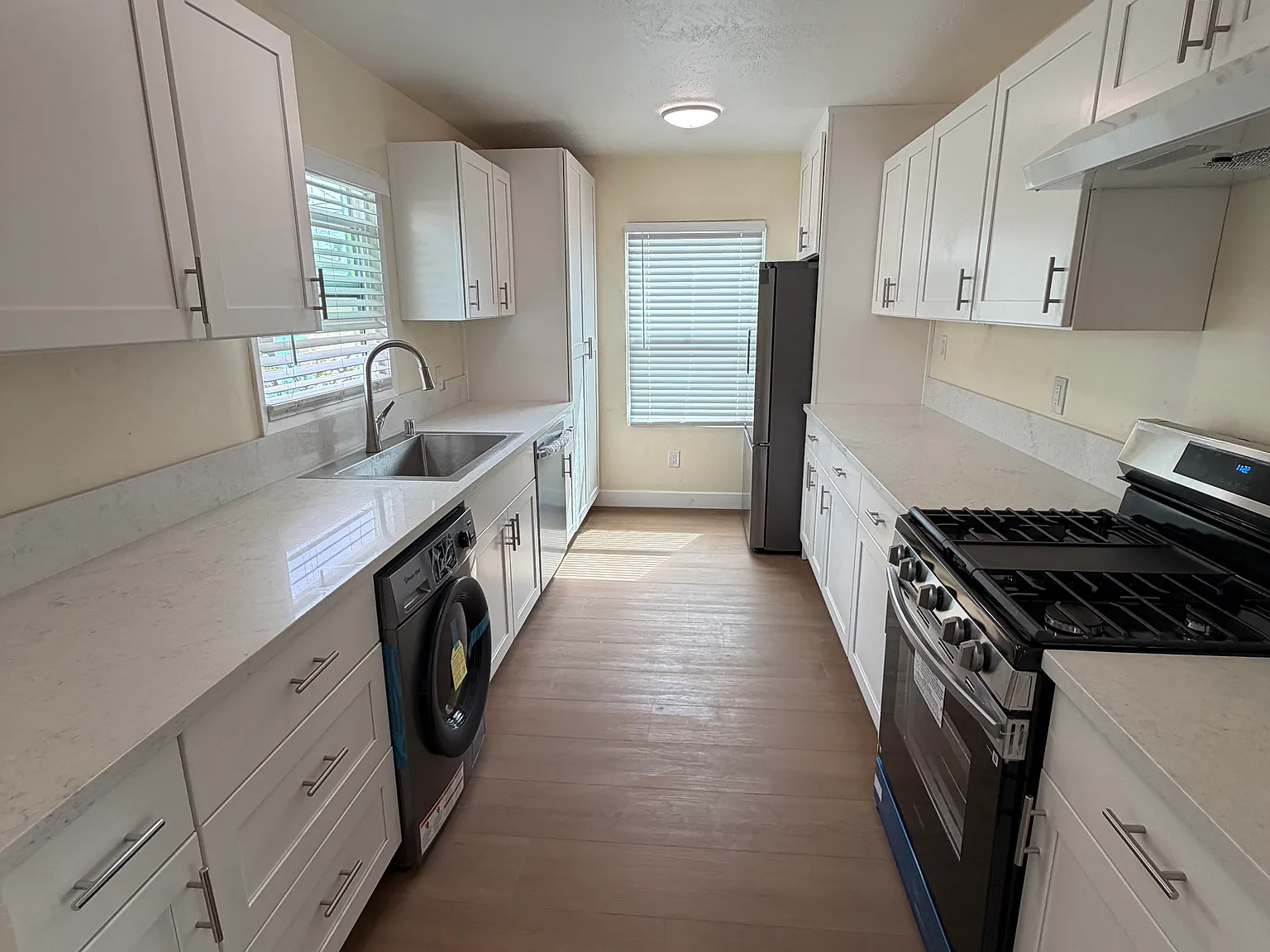 2 bed, 990 sqft, $3,500 — Photo 4