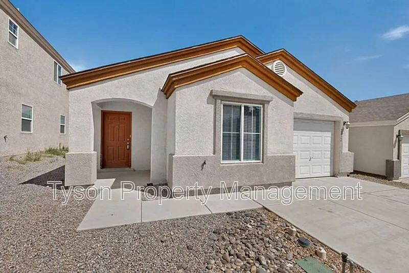 3 bed, 2.0 bath, 1090 sqft, $1,875 — Photo 2