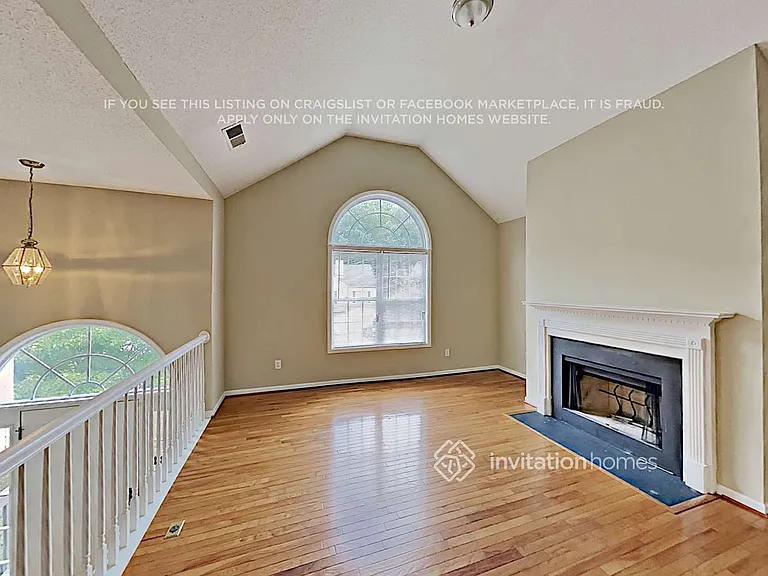 5750 Newnan Cir — Photo 4