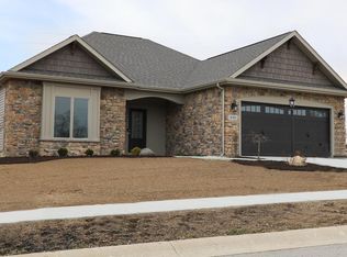 890 Songbird Ct, Fort Wayne, IN 46825