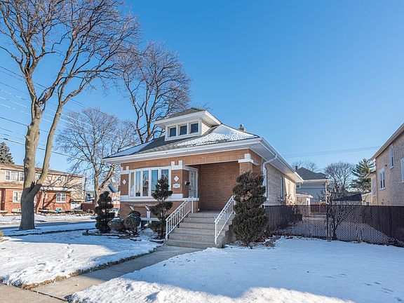 2nd image of 919 Broadway Ave