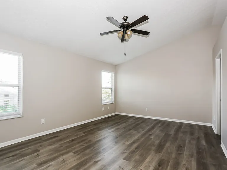 8402 Lucerne Dr — Photo 12