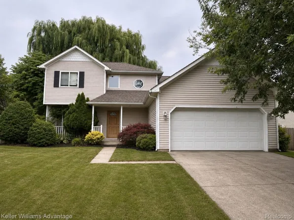 2803 Reflection Ave, Waterford, MI 48328