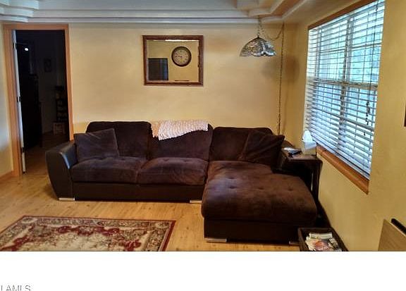 3rd image of 870 Ruby Dr