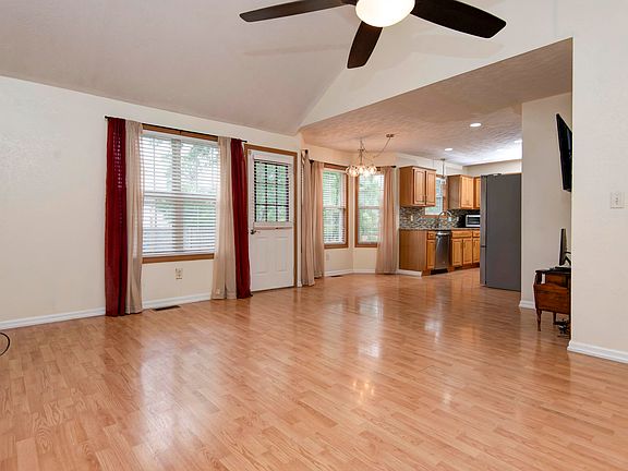 5th image of 413 W White Ash Road