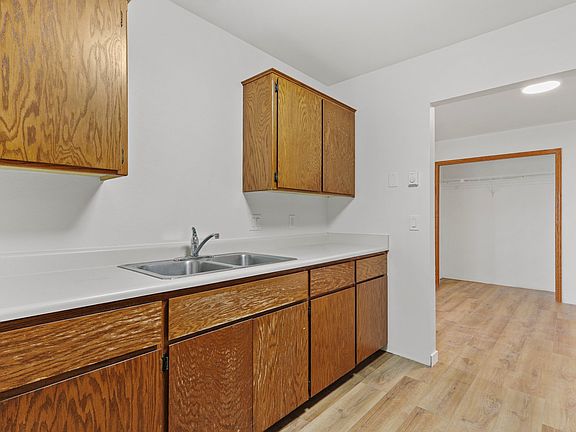3rd image of 604 S Main St #3