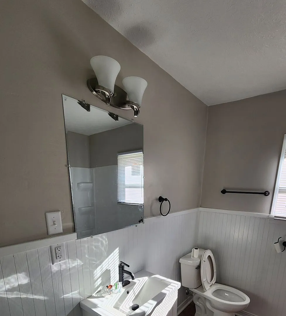 2 Bedroom Home in Kokomo — Photo 3