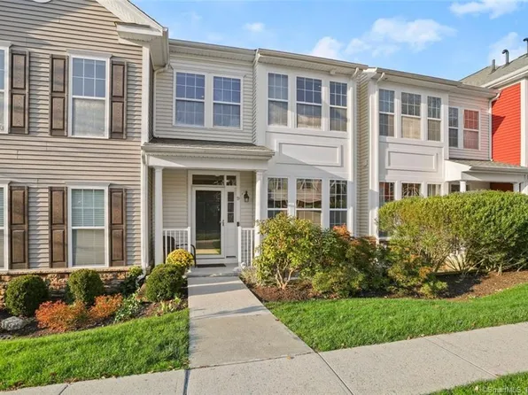 19 Orwich Ct 19, Danbury, CT 06810