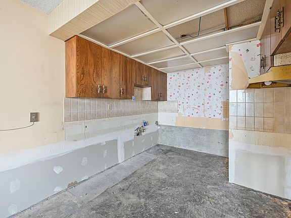 5th image of 10011 116th St NW #1704