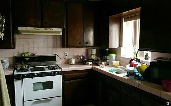 3rd image of 320 W 49th St