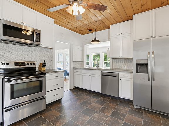 4th image of 158 Pierce Street