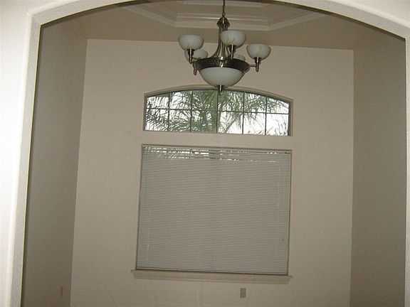 5th image of 2264 Villa Cir