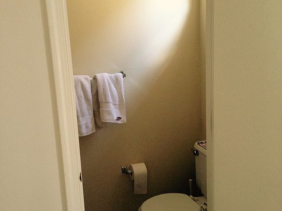 1/2 guest bathroom