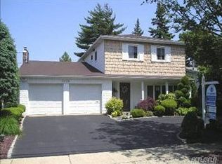 2925 Cheryl Rd, Merrick, NY 11566