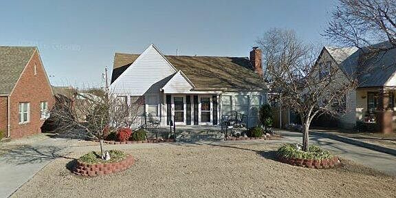 3rd image of 1605 S Knoxville Ave