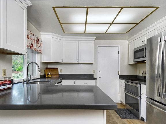 5th image of 41 Creekridge Ct