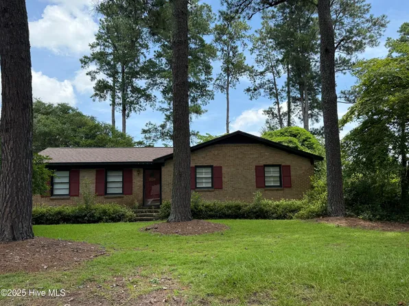1006 E Scotsdale Road, Laurinburg, NC 28352