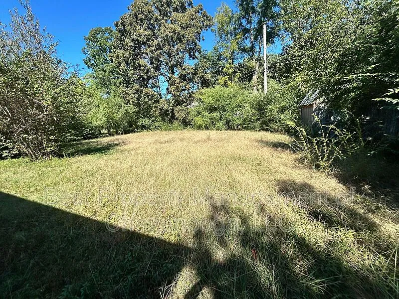 3 bed, 1.5 bath, 1200 sqft — Photo 2