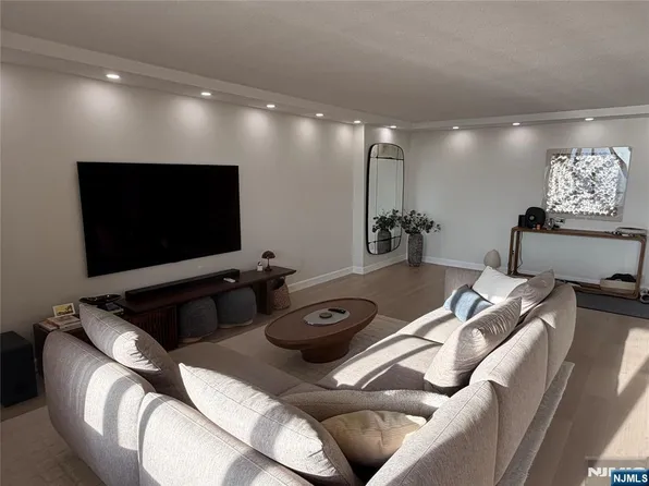 200 Winston Dr APT 1205, Cliffside Park, NJ 07010