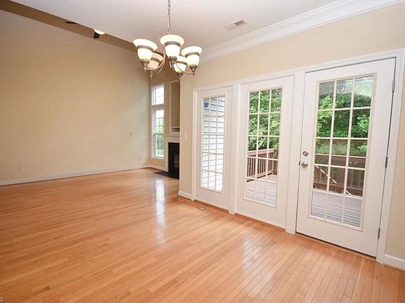 5th image of 844 Saratoga Dr