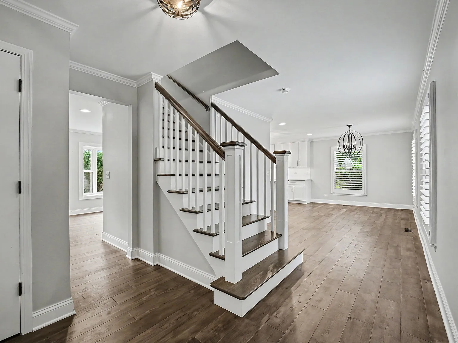 4 bed, 2.5 bath, 2559 sqft, $4,400 — Photo 4