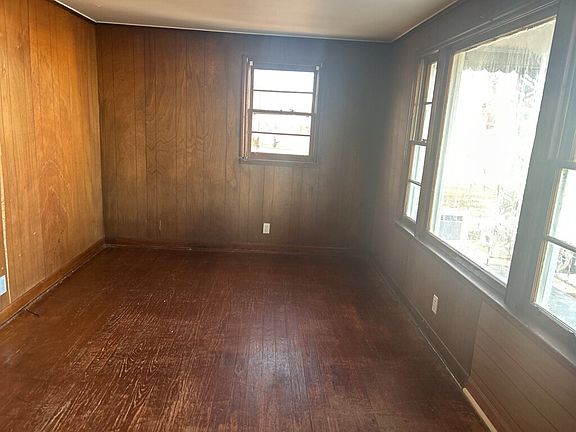 2nd image of 105 Church St